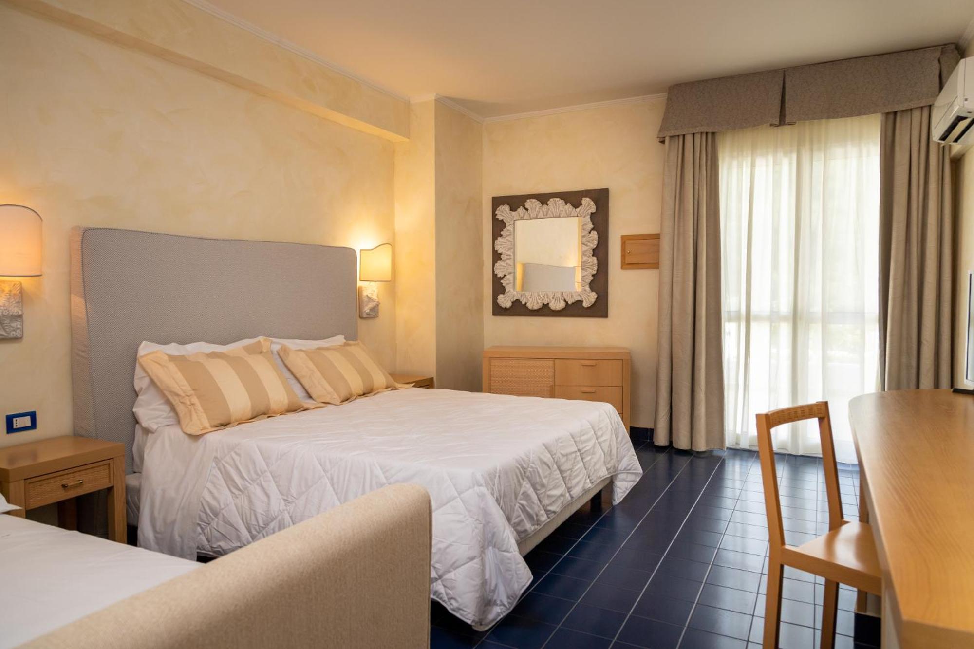 Hotel Ah Premium Baia Dei Faraglioni à Mattinata Extérieur photo
