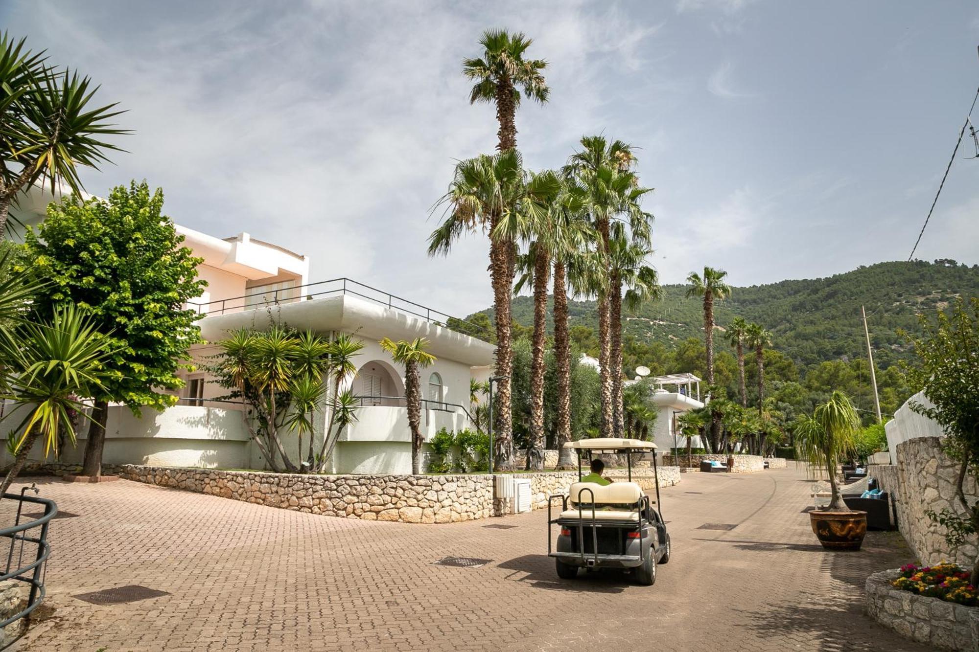 Hotel Ah Premium Baia Dei Faraglioni à Mattinata Extérieur photo