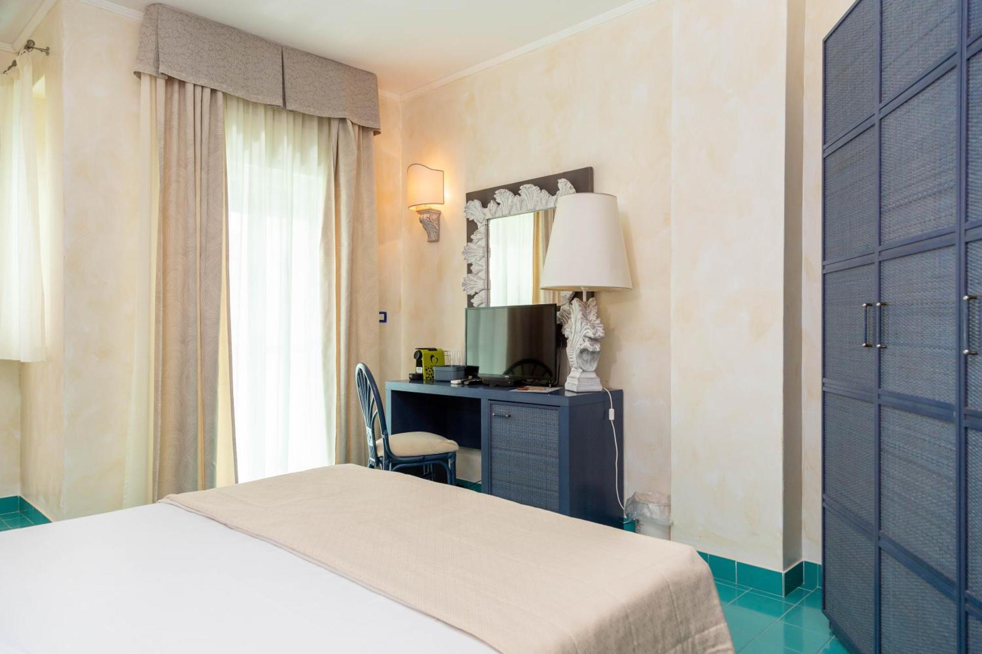 Hotel Ah Premium Baia Dei Faraglioni à Mattinata Extérieur photo