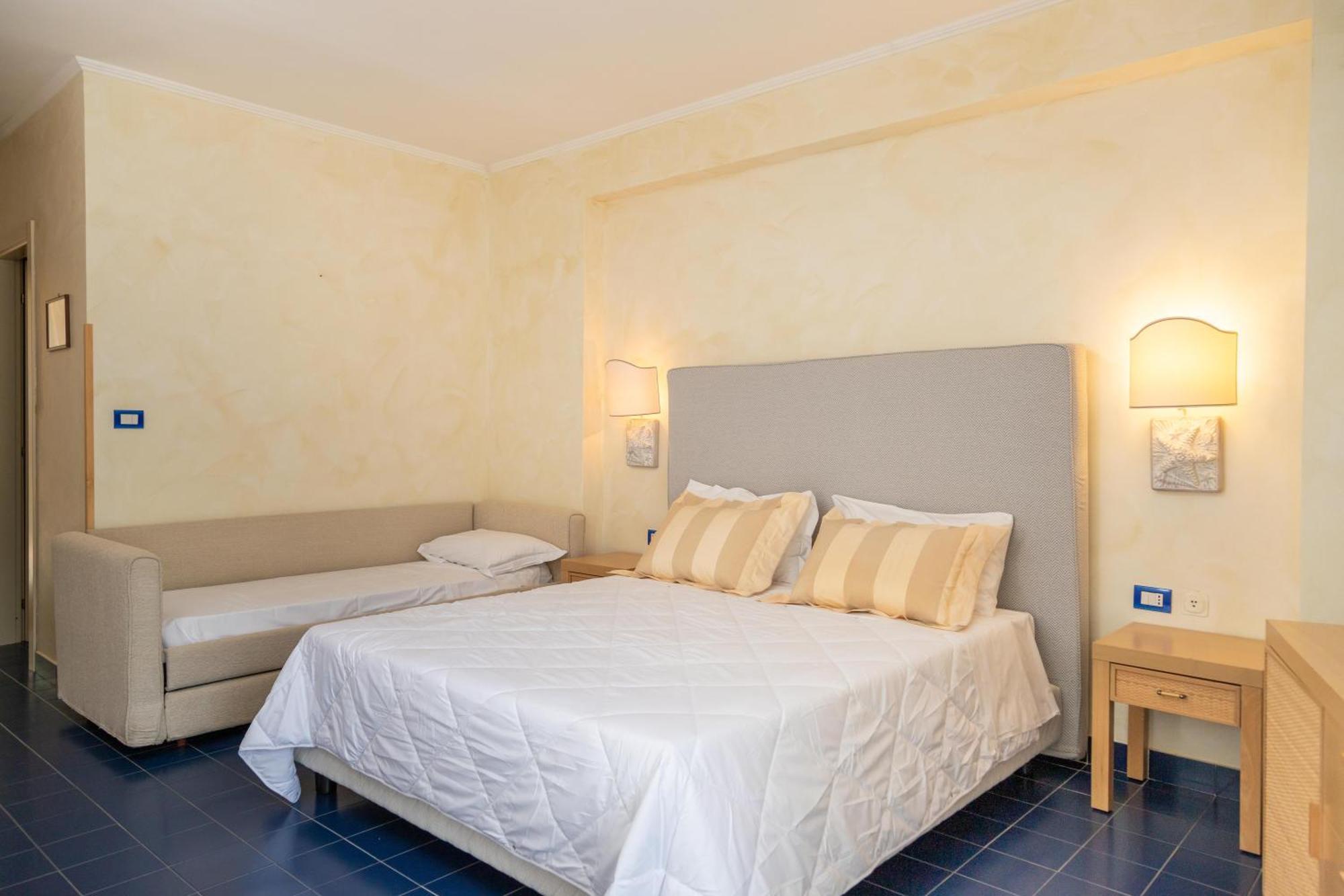 Hotel Ah Premium Baia Dei Faraglioni à Mattinata Extérieur photo