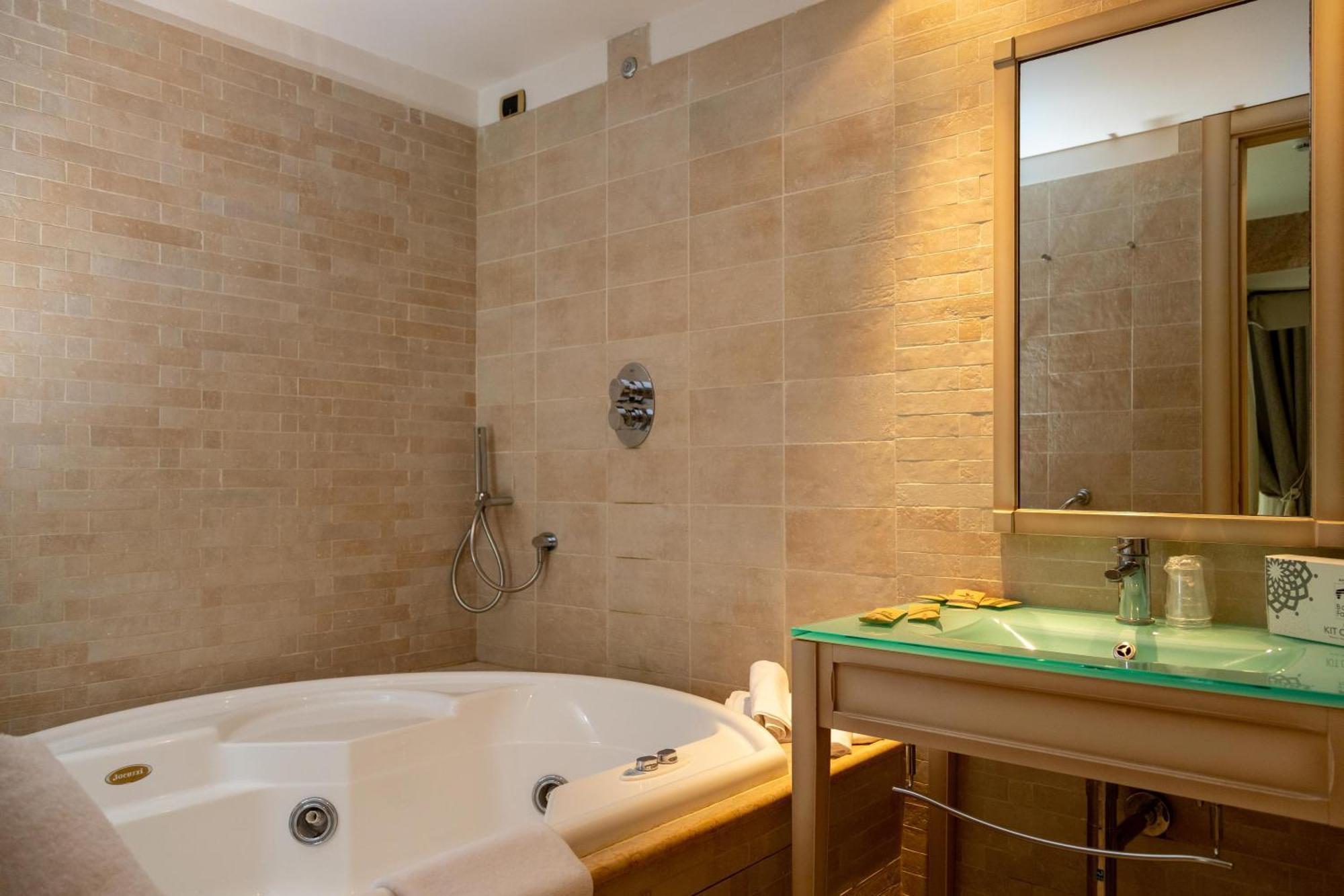 Hotel Ah Premium Baia Dei Faraglioni à Mattinata Extérieur photo