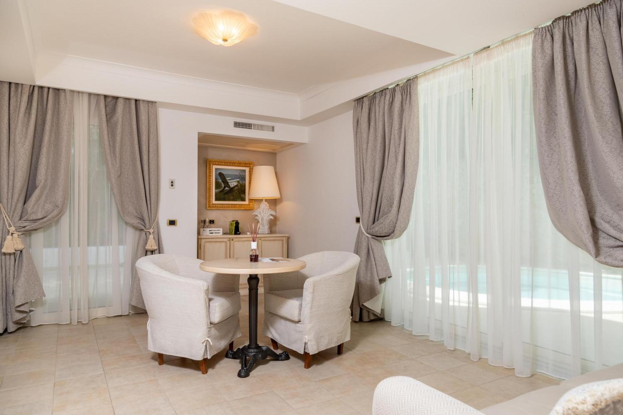 Hotel Ah Premium Baia Dei Faraglioni à Mattinata Extérieur photo